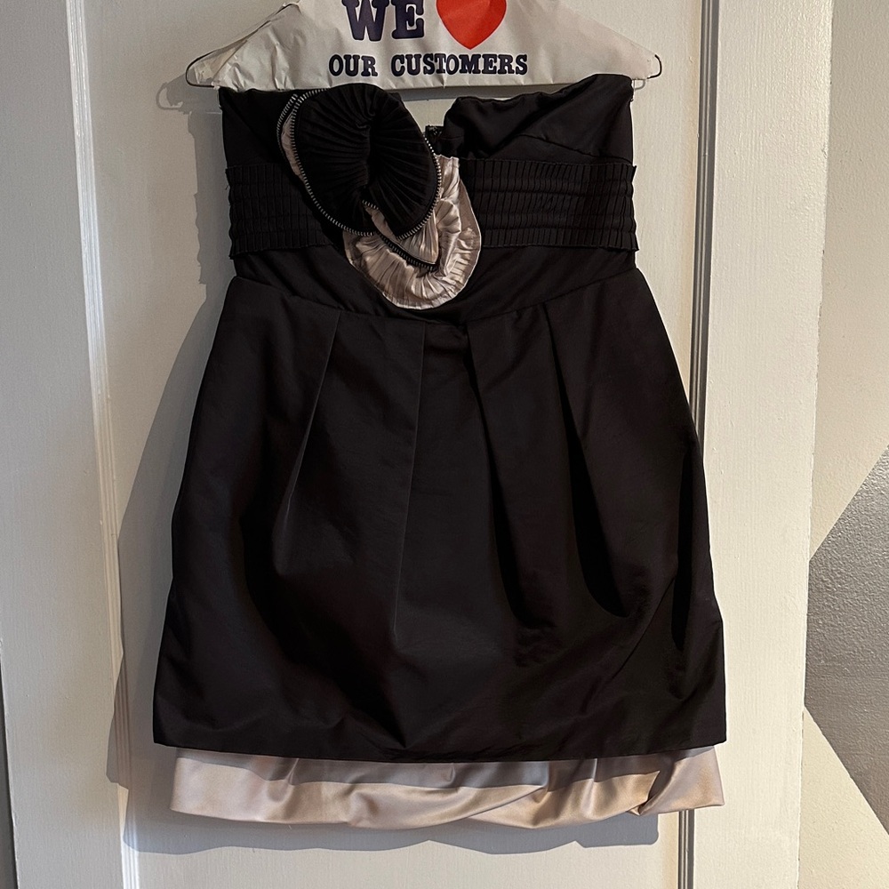 Chic Strapless Black and Cream Dress
